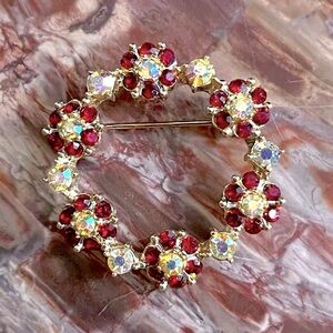 Ruby Red Rhinestone Round Brooch Gold Vintage 50’s